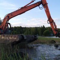 Jarmo Latvala etsi veteen väylän, jossa suuret ja terävät eivät vaurioita ponttooneita.